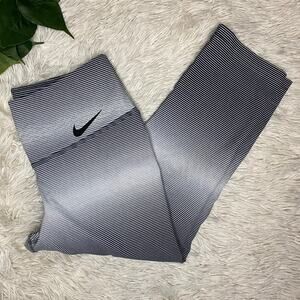 Nike| Women's Dri-Fit Legendary Horizon athletic chic capri leggings size s
